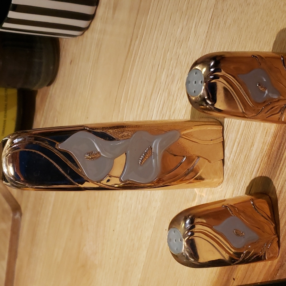 Art deco salt and pepper shakers bud vase